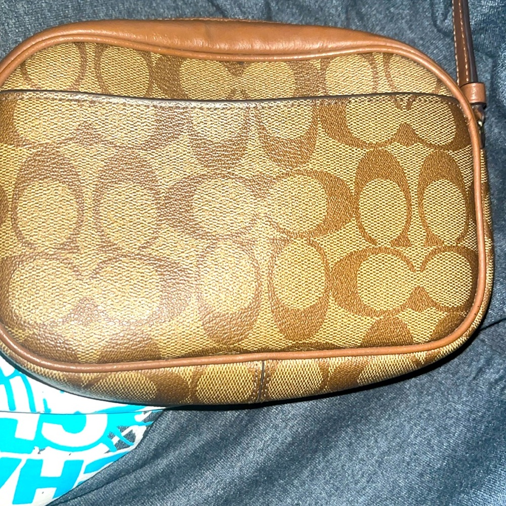 Hello im selling tho Coach purse .